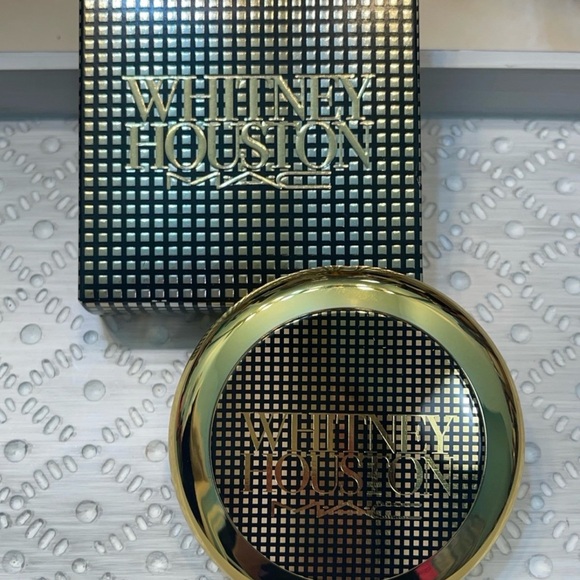 MAC x Whitney Houston ~ ‘JUST WHITNEY’ Extra Dimension Skinfinish ~ LE, FS, NIB - Picture 8 of 16